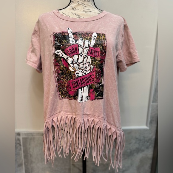 Macaron Women’s Pink Graphic Fringe T-Shirt Size Large - Picture 1 of 4